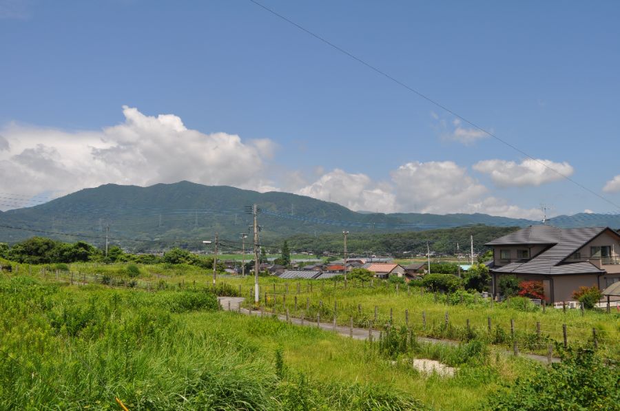 園から見える龍王山です。