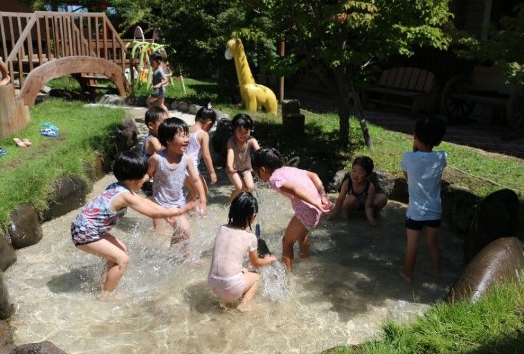 ビオトープで水あそび